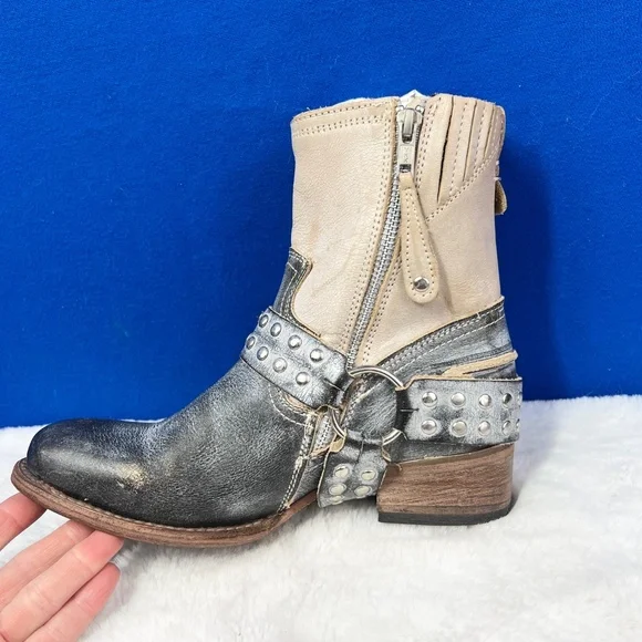 NIB/NWT🤩 |•FREEBIRD🦅 BY STEVEN•| RAMONE Harness Ankle Boot in Ice Multi Size 7 - Picture 3 of 12